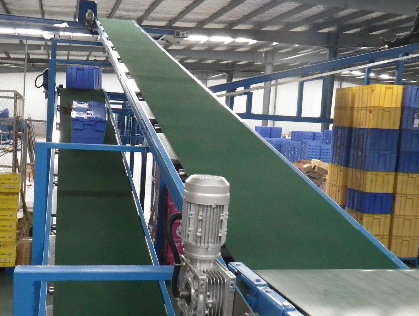 濟(jì)寧皮帶輸送機(jī).jpg 濟(jì)寧皮帶輸送機(jī).jpg